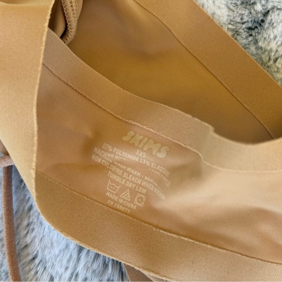 Skims Nude Seamless Scoop Bralette - Picture 5 of 5